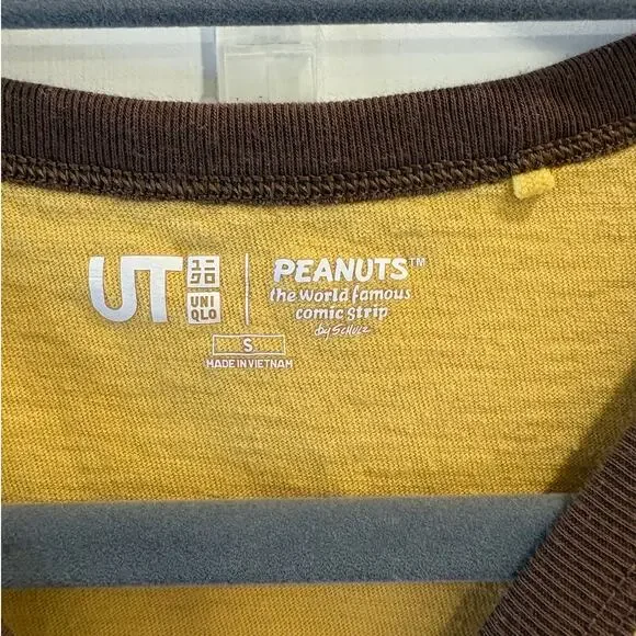 Uniqlo Peanuts Size Small Peanuts Gang Graphic Tee Snoopy Lucy Charlie Brown - Picture 5 of 5
